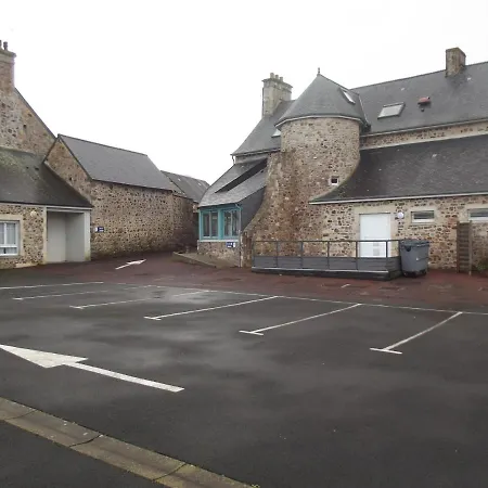 Vallée De La Douve Hotel