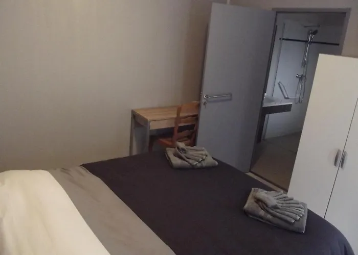 Vallee De La Douve Otel