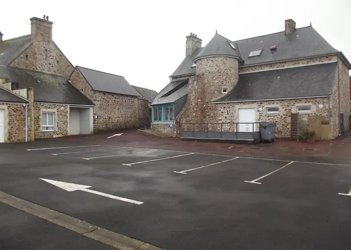 Vallee De La Douve Otel